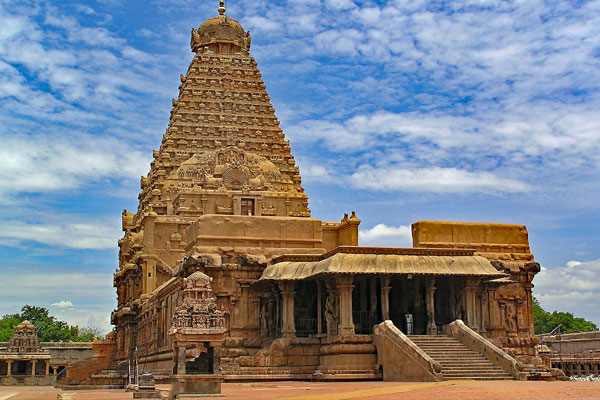 Brihadeeswarar Temple is one of the largest South Indian temples and an exemplary example of a fully realized Dravidian architecture.