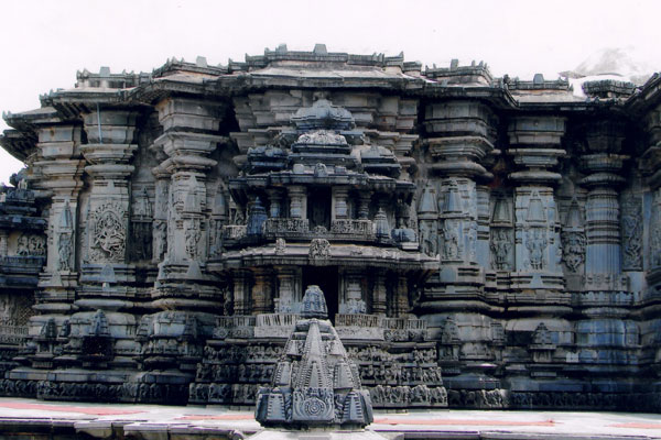 Chennakeshava Temple is dedicated to Lord Vishnu known as Chennakesava, which means beautiful (Chenna) Vishnu (Keshava).