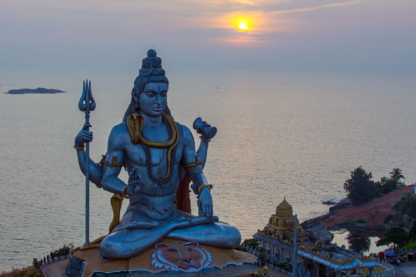 Murudeshwara Temple famous for the world's second-tallest Shiva statue, the town lies on the coast of the Arabian Sea.