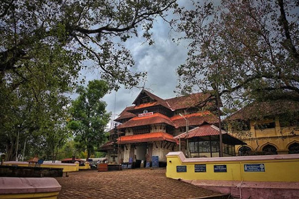 Most Famous Temples in Thrissur | Guruvayur Temple | Discover my India