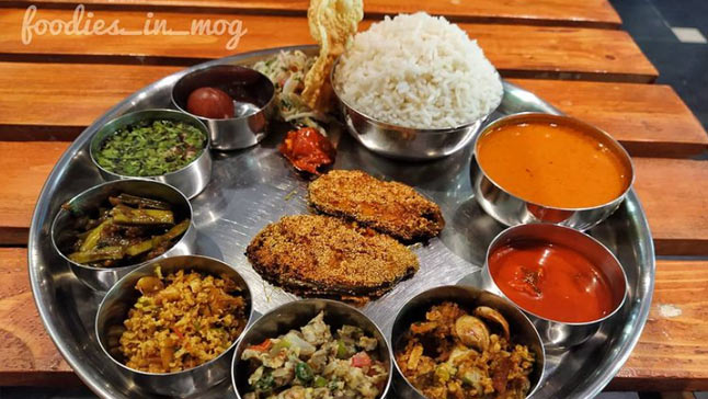 Savor the mouth-watering Goan Fish Thali, a must-try dish on your West Coast road trip.