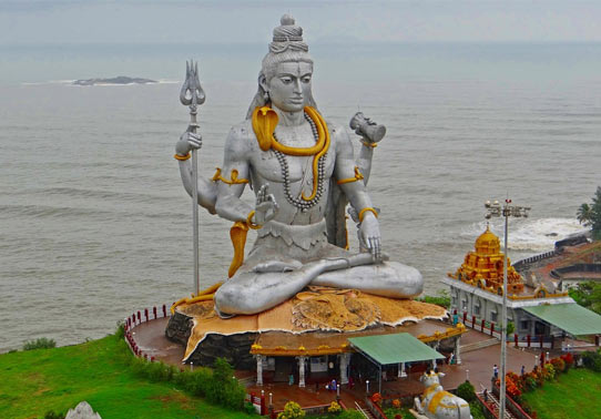 Explore the iconic Murudeshwar Shiva Temple, a must-visit destination on your West Coast road trip.