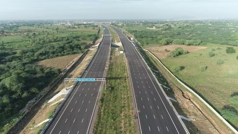 Delhi Mumbai Expressway, the longest expressway in India, connecting Delhi and Mumbai. The expressway is 1,380 km long and has reduced the travel time between the two cities by several hours.